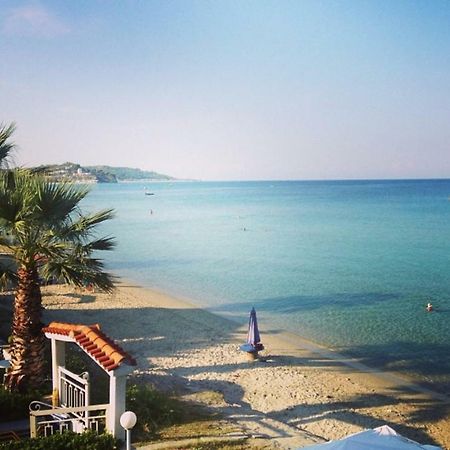 Seafront Maisonette In Fourka Luaran gambar