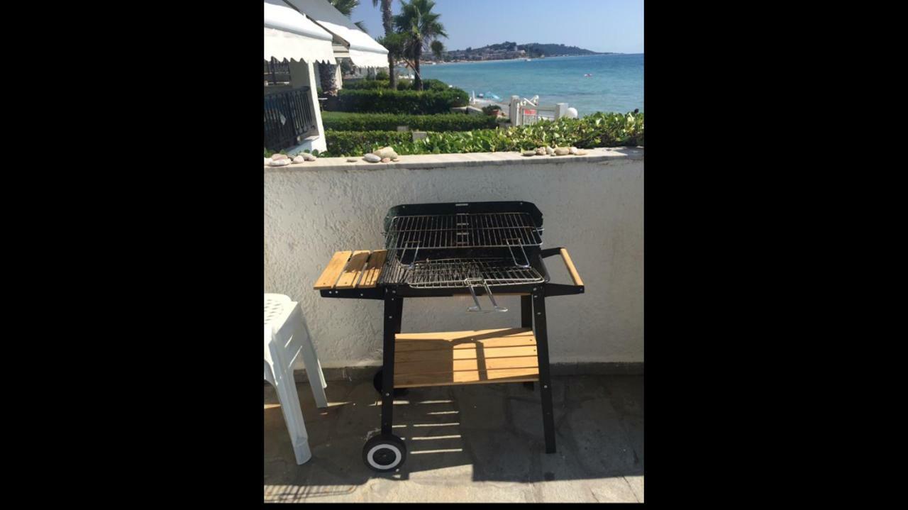 Seafront Maisonette In Fourka Luaran gambar