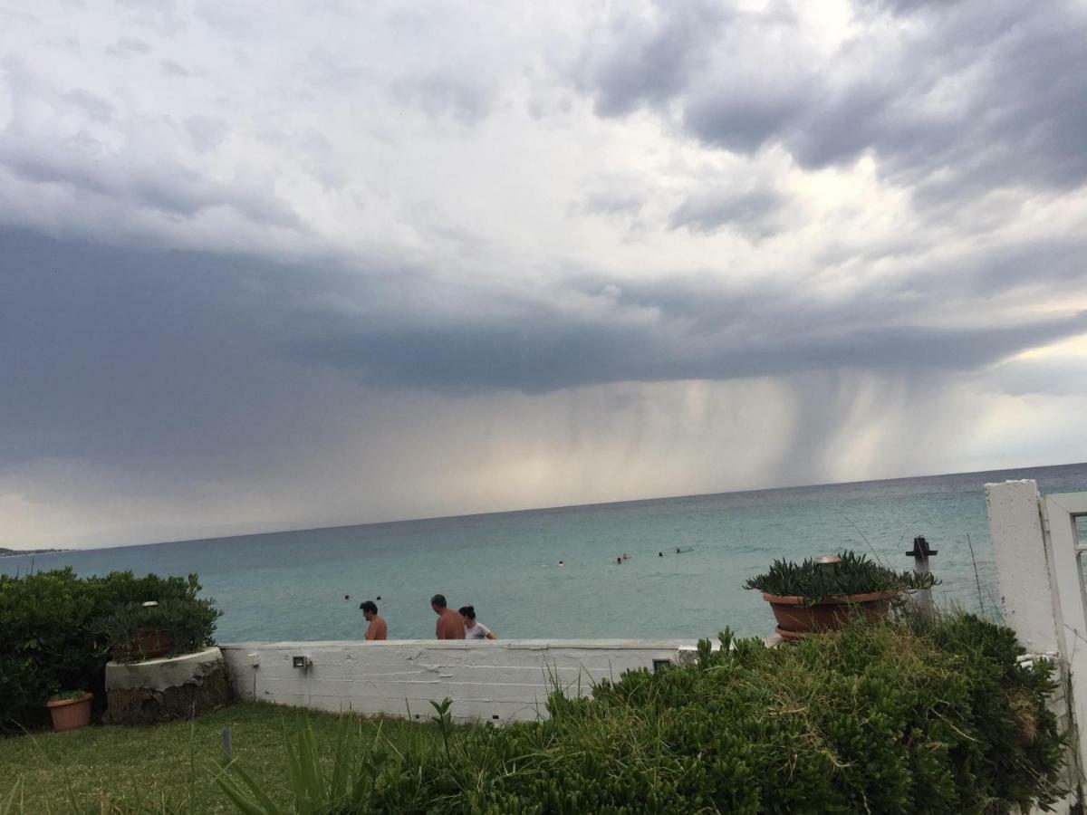 Seafront Maisonette In Fourka Luaran gambar