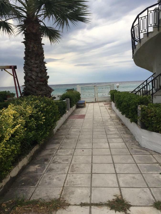 Seafront Maisonette In Fourka Luaran gambar