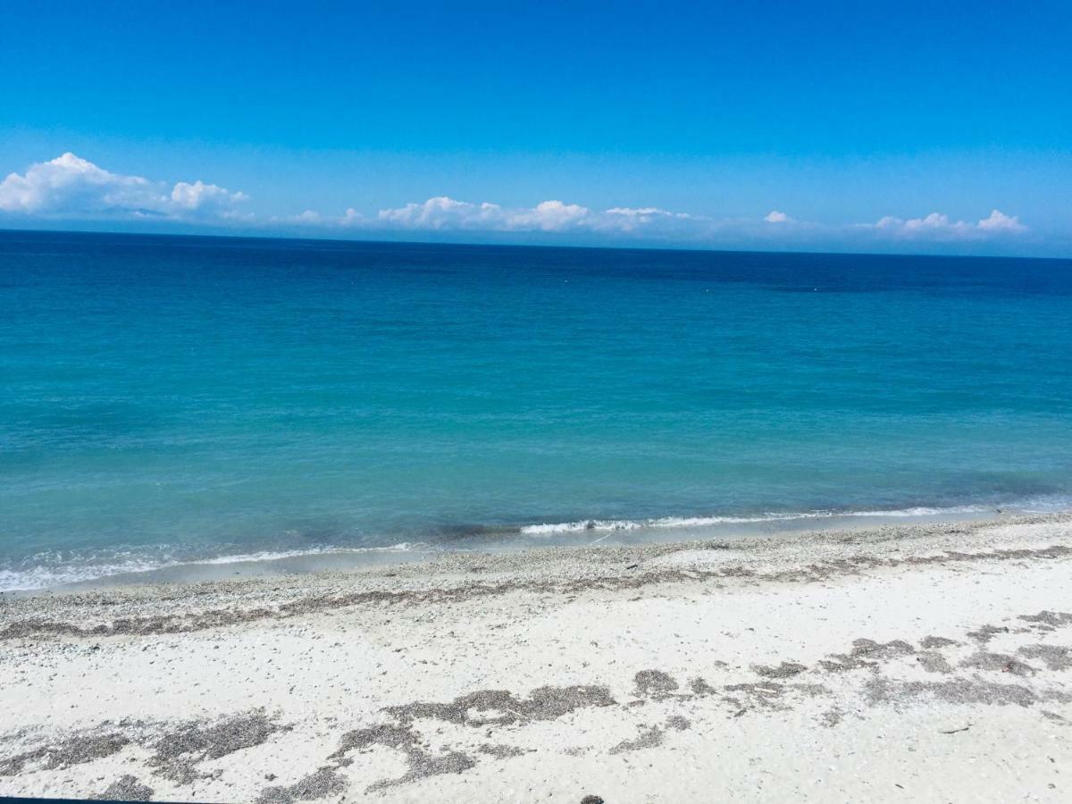 Seafront Maisonette In Fourka Luaran gambar