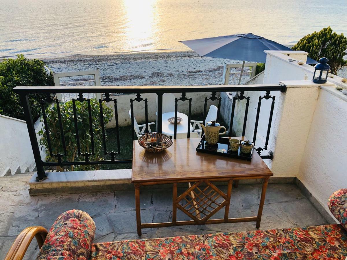 Seafront Maisonette In Fourka Luaran gambar