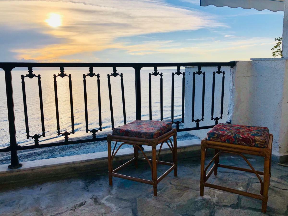 Seafront Maisonette In Fourka Luaran gambar