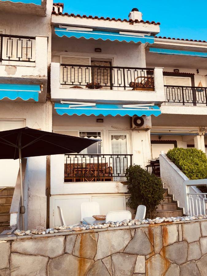 Seafront Maisonette In Fourka Luaran gambar