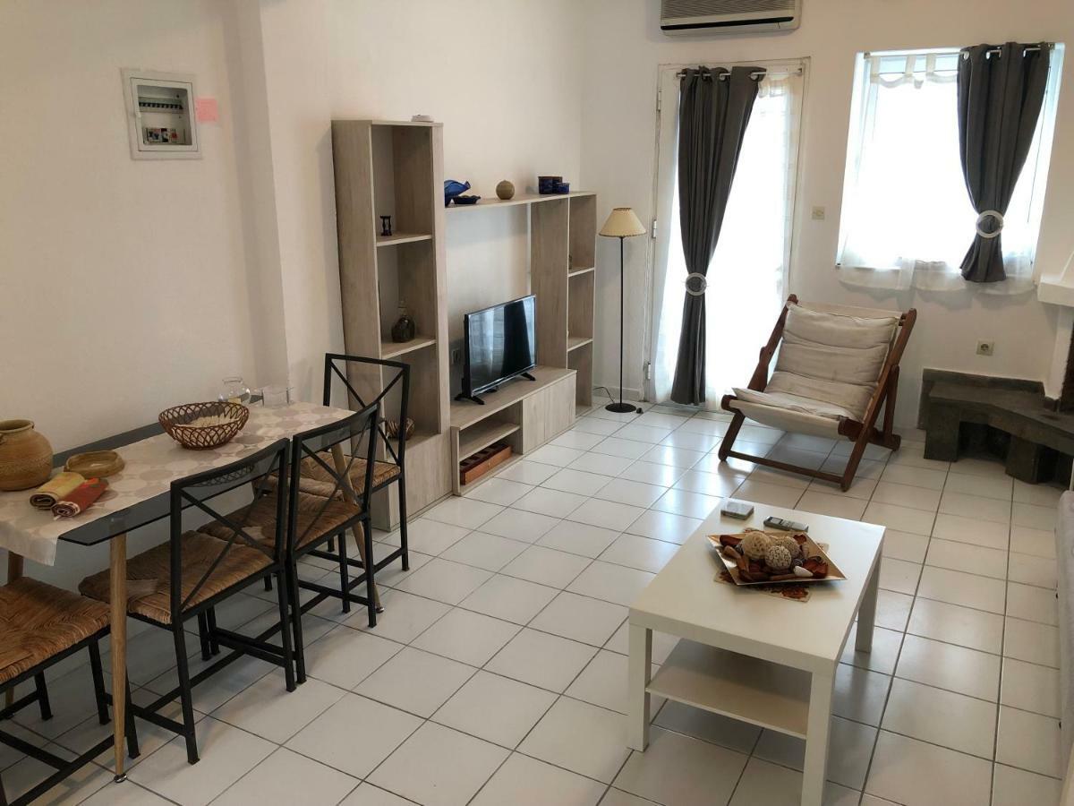 Seafront Maisonette In Fourka Luaran gambar