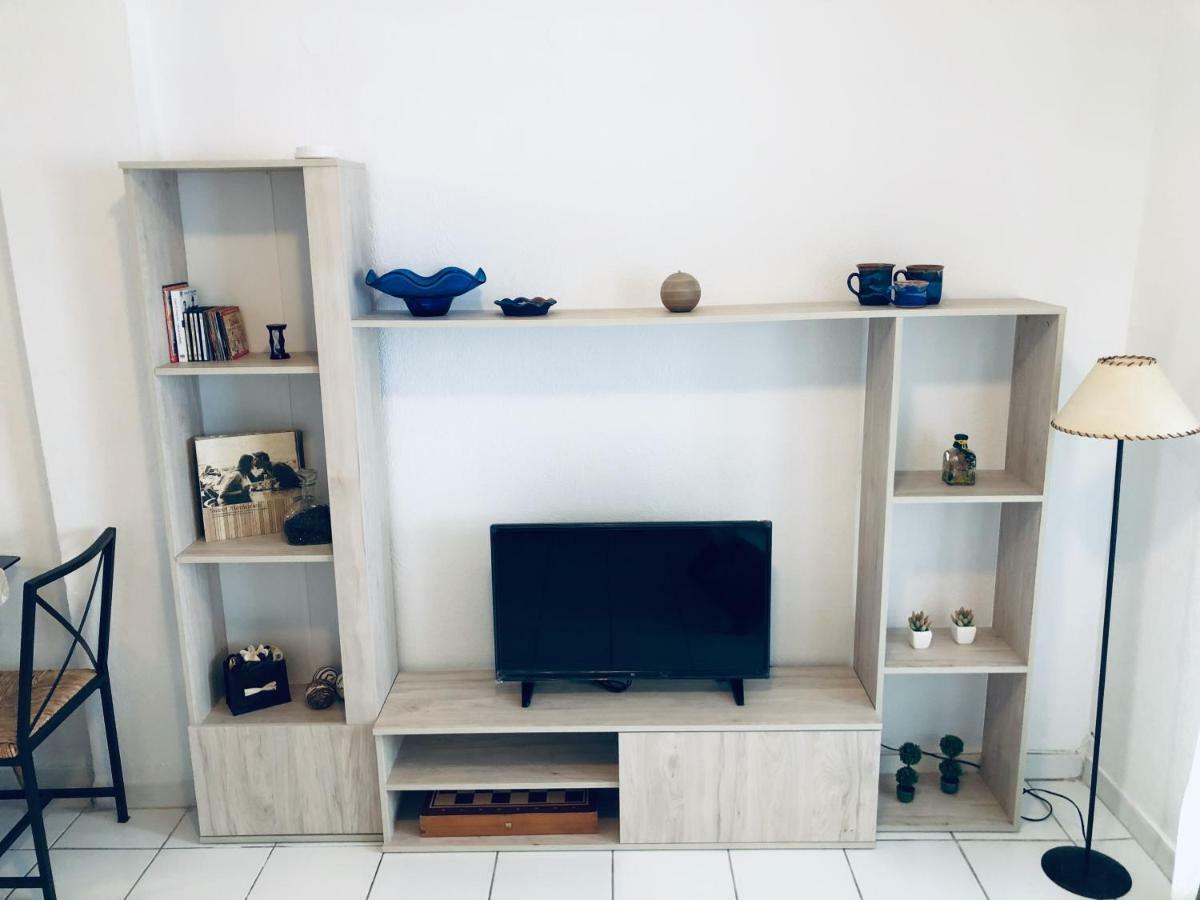 Seafront Maisonette In Fourka Luaran gambar