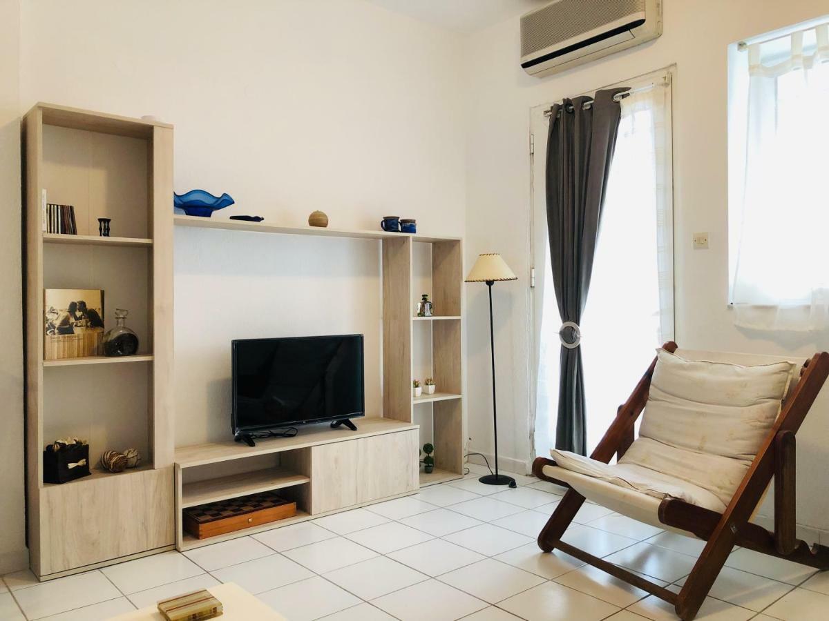 Seafront Maisonette In Fourka Luaran gambar