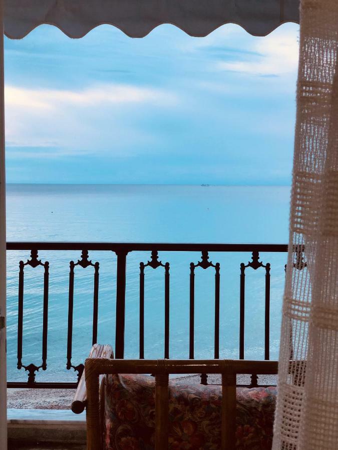 Seafront Maisonette In Fourka Luaran gambar