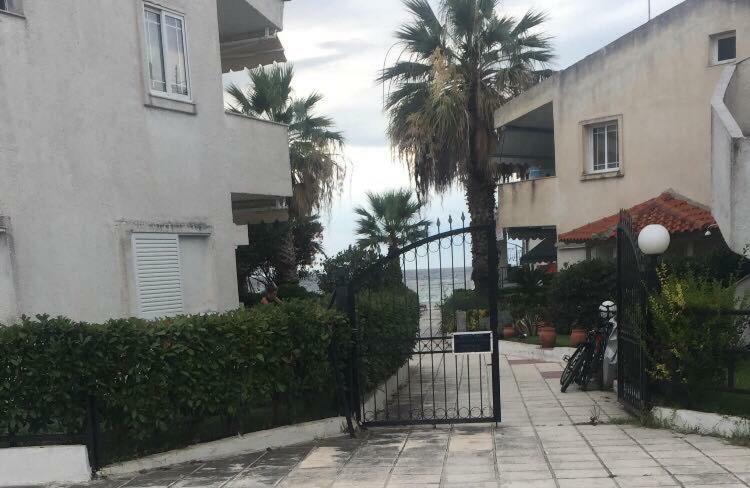 Seafront Maisonette In Fourka Luaran gambar