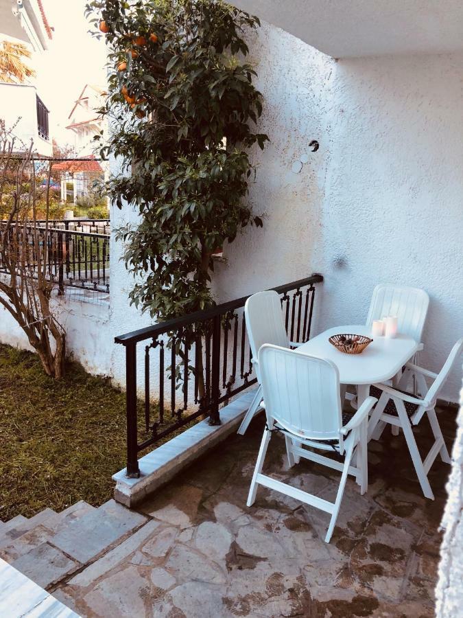 Seafront Maisonette In Fourka Luaran gambar