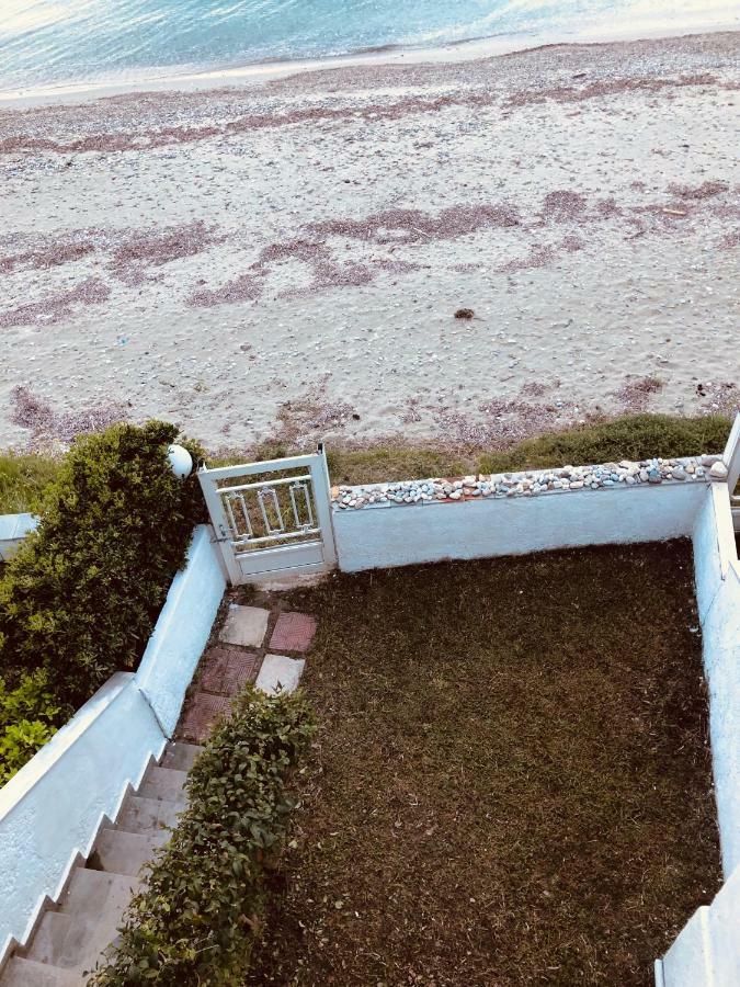 Seafront Maisonette In Fourka Luaran gambar