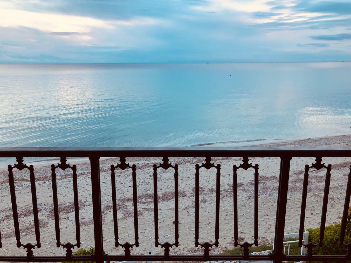 Seafront Maisonette In Fourka Luaran gambar