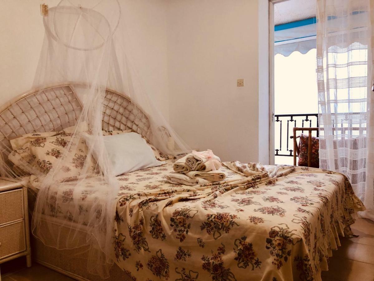 Seafront Maisonette In Fourka Luaran gambar