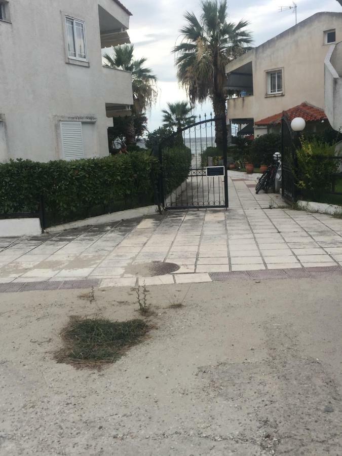 Seafront Maisonette In Fourka Luaran gambar